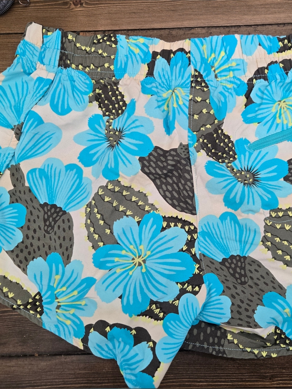 Womens The North Face Vibrant Blue Floral Athletic Shorts Size Small - Picture 2 of 5